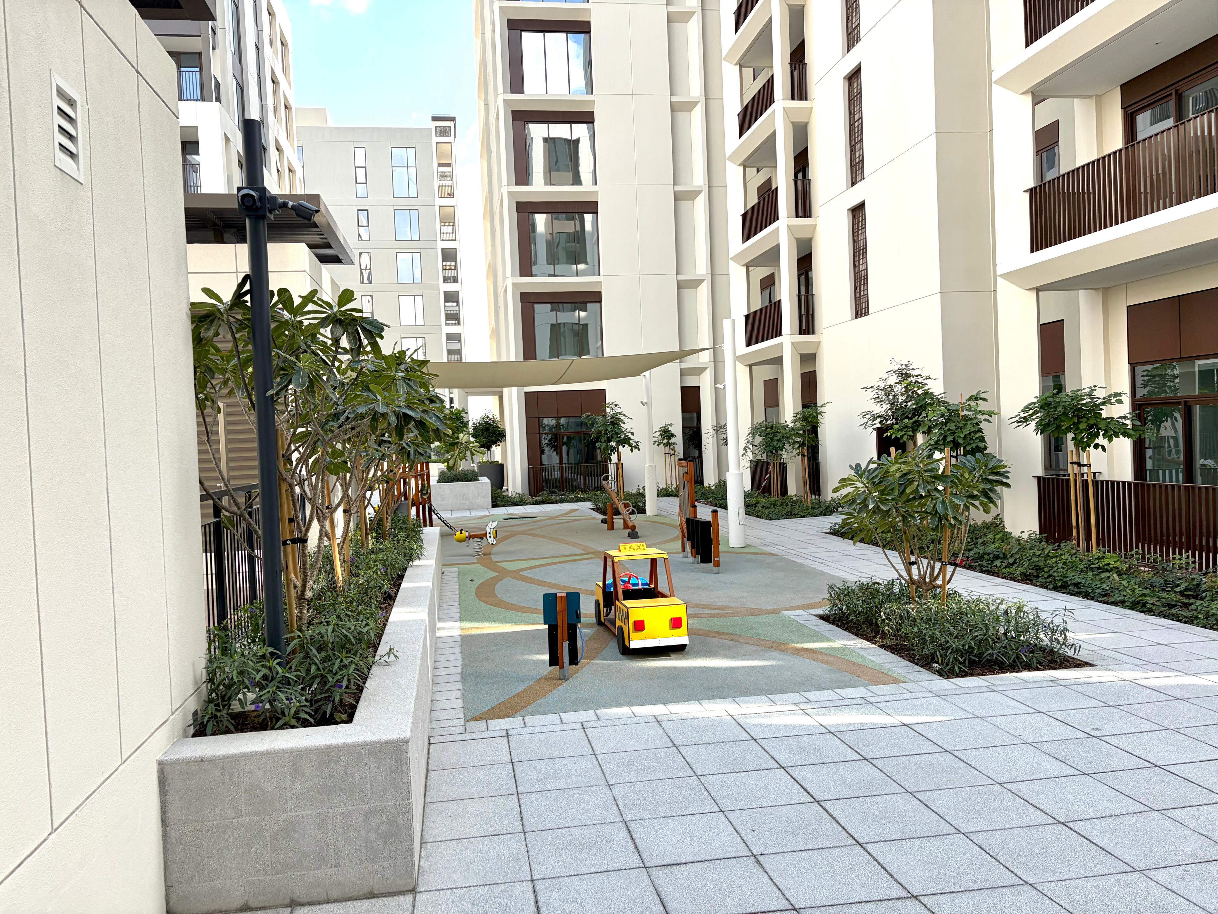 Modern Creek Beach Community: photo 2